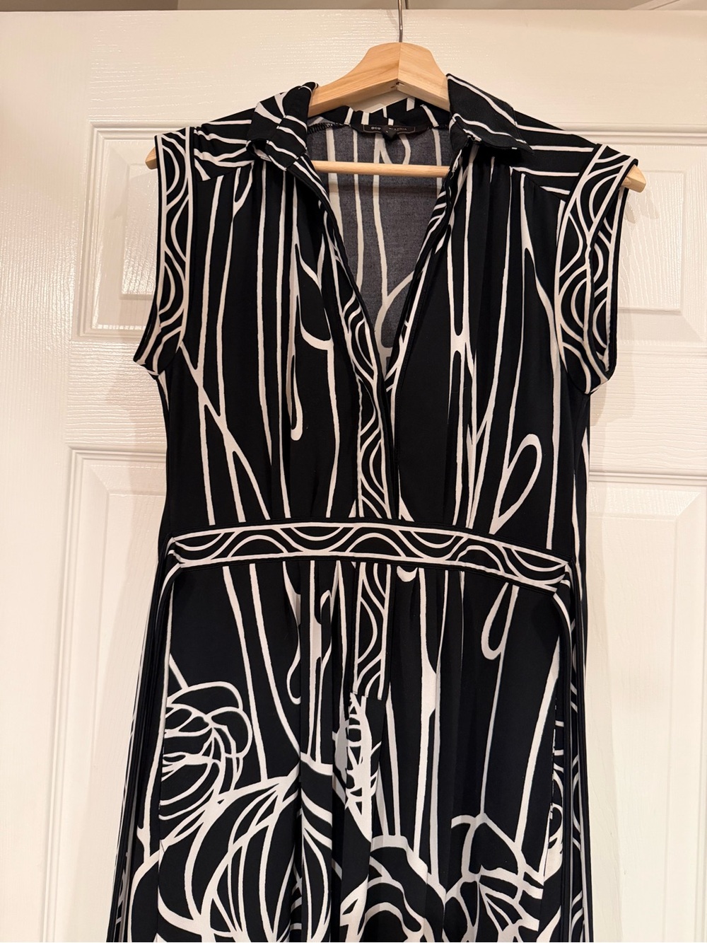 BCBGMaxAzria Black & White Abstract Print Sleeveless Dress